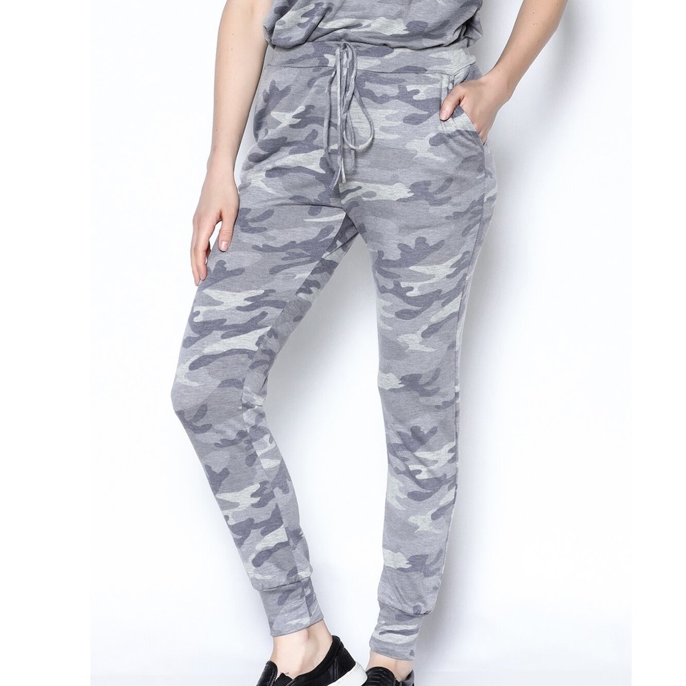 Super cute camo joggers. So soft. Never worn